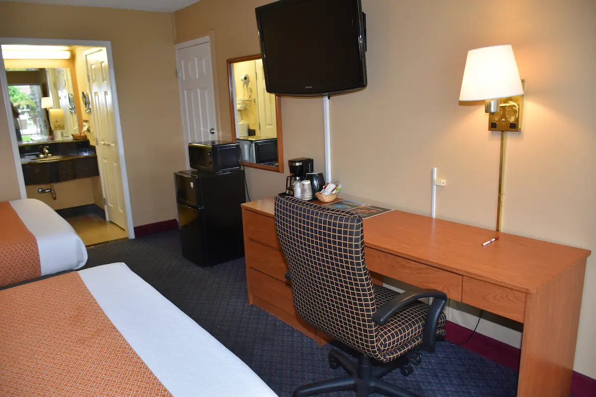 Deluxe Two Queen room amenities photo